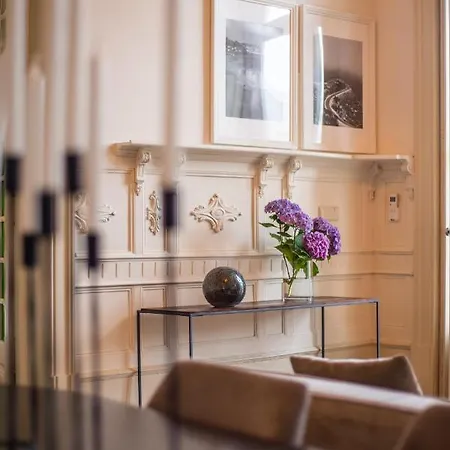 Paraiso Garden Suite--- Spacious & Downtown Porto