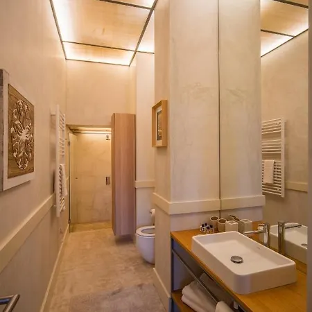 Paraiso Garden Suite--- Spacious & Downtown Porto