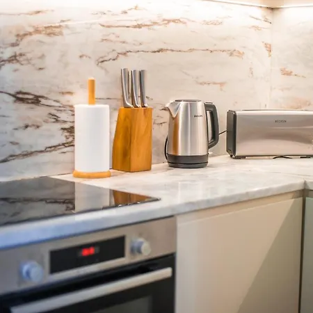 Paraiso Garden Suite--- Spacious & Downtown Porto