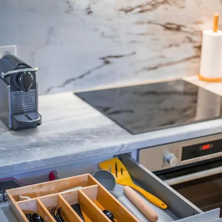 Paraiso Garden Suite--- Spacious & Downtown Appartement