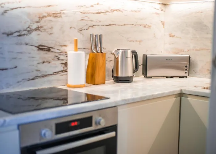 Paraiso Garden Suite--- Spacious & Downtown Porto