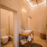 Paraiso Garden Suite--- Spacious & Downtown Porto