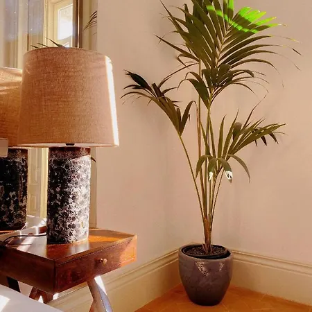 Paraiso Garden Suite--- Spacious & Downtown * Πόρτο