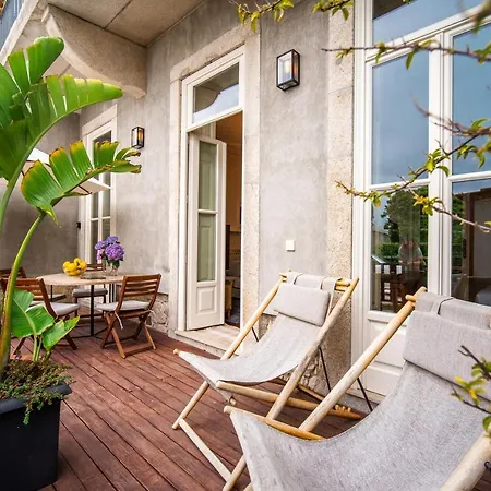 Paraiso Garden Suite--- Spacious & Downtown Πόρτο