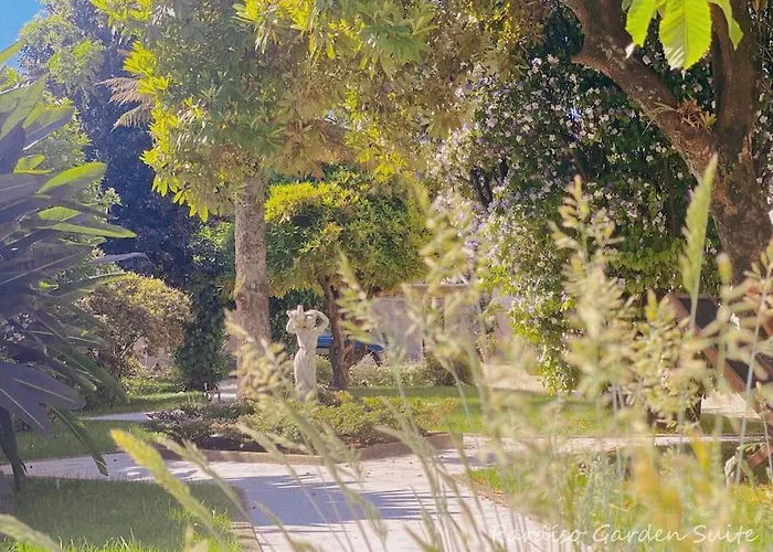 Paraiso Garden Suite--- Spacious & Downtown 아파트