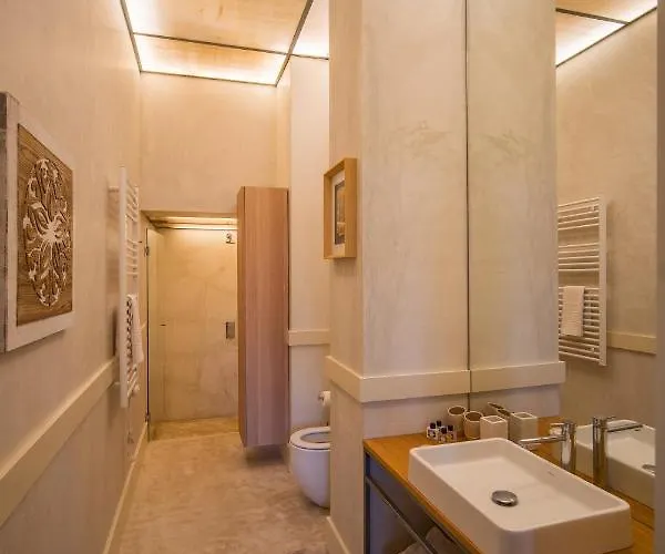 Paraiso Garden Suite--- Spacious & Downtown 포르투